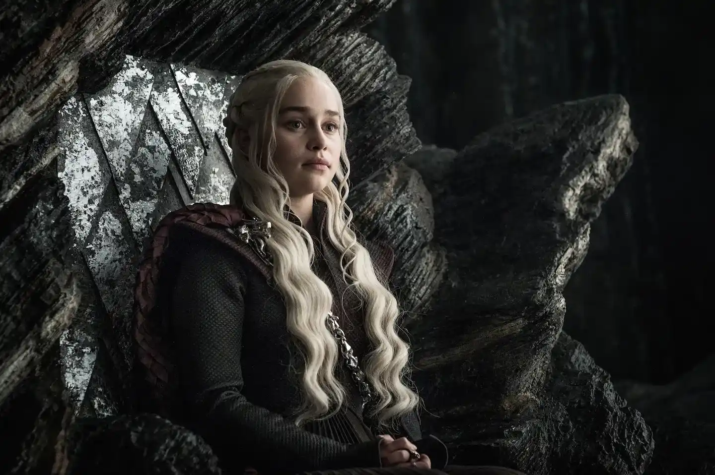 Emilia Clarke imagesize2160x3840 game of thrones -tiktok -facebook -instagram